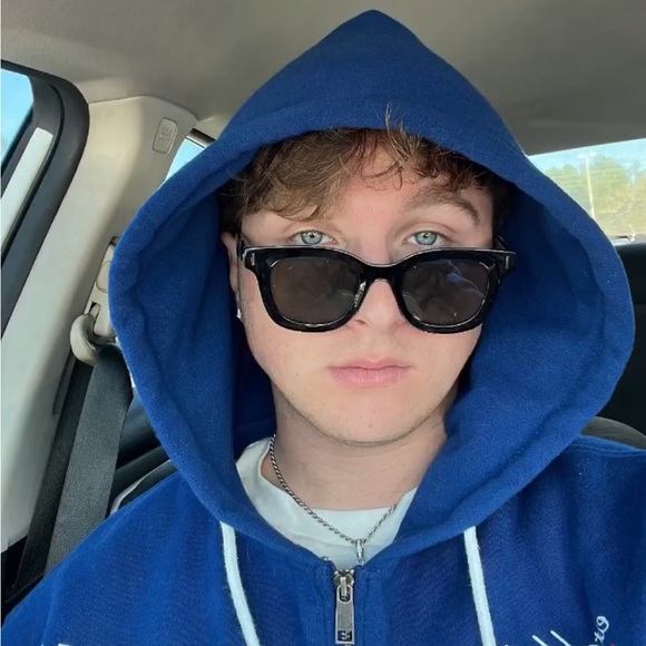 Meet your Posher, Owen - Picture 1 of 1